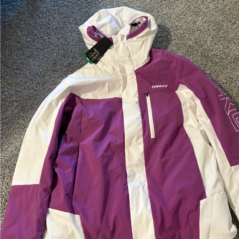 Oakley Women's Ski Jacket in Purple and White